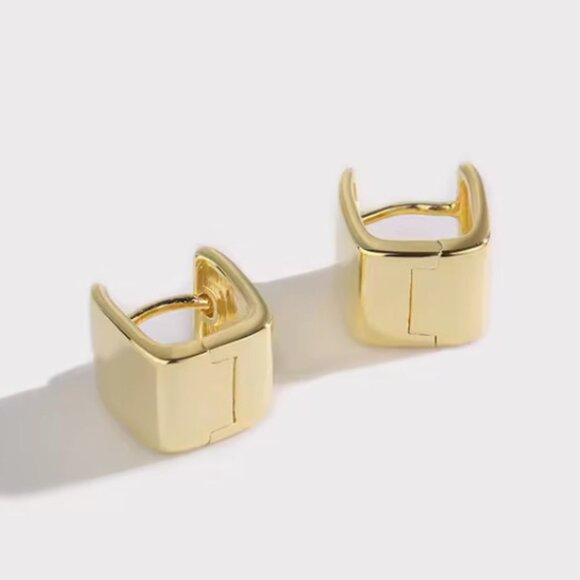 Extra Chunky Square Huggie Earrings. 925 Sterling Silver. #1057 - Picture 4 of 9